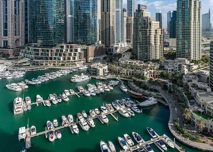 Massive Luxxo Family & Friends House With Terraces, Private Parking, Pool & Quick Access To Dubai Mall